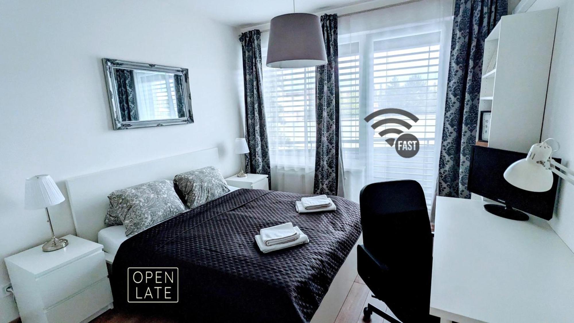 E2 Luxury Oldtown Apt - 2X Parking, Foodstore, Pcscreen, Netflix, Unlimited Music, Crib, Babychair, Fastwifi, Aircon Košice Exterior foto